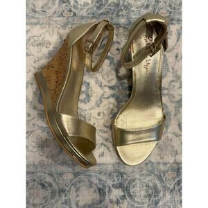 Lilly Pulitzer Kayla Wedge Sandal in Gold Metallic Size 7.5